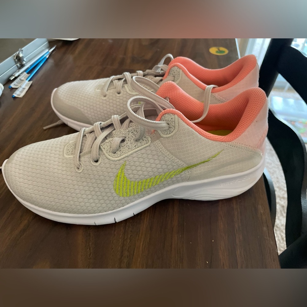 NWOT Nike flex